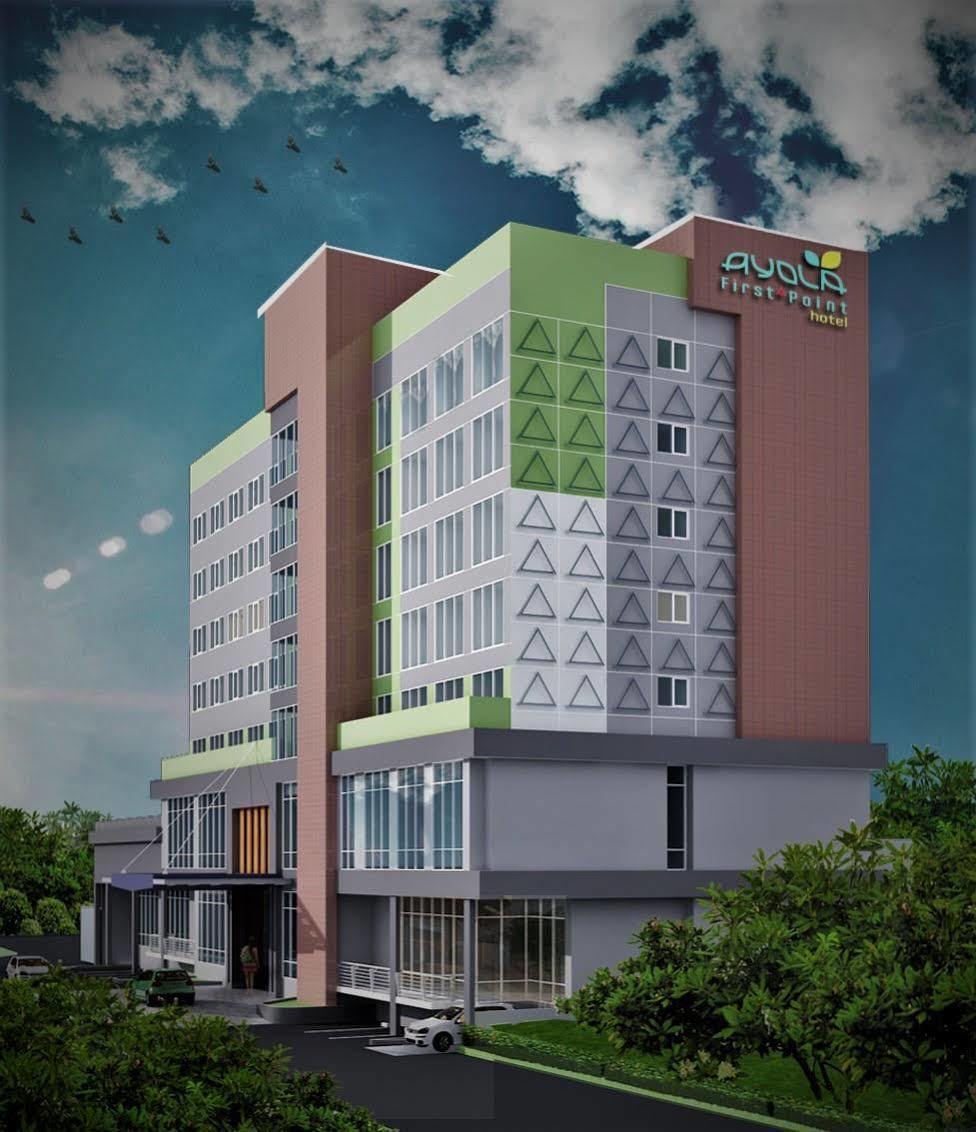 Ayola First Point Hotel Pakanbaru Exteriör bild